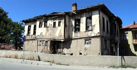Ege ve marmara bölgelerinde hissedilen depremlerin ardından en son deprem son dakika listesi saatlerde richter ölçeğine göre 4.6, 4.3 ve 4.0 büyüklüğünde meydana gelen depremlerle sallandı. Çankırı 3'üncü kez sallandı | Çerkes'te 4,3 büyüklüğünde ...