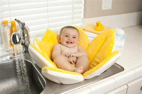 While added features aren't necessary, they can make bath time easier for you and baby. Blooming Bath - Convenient way to bathe Baby | Home Designing