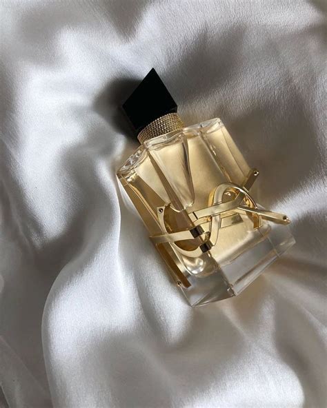 Pin By Helena On Perfume Luxury Perfume Perfume Perfume Lover