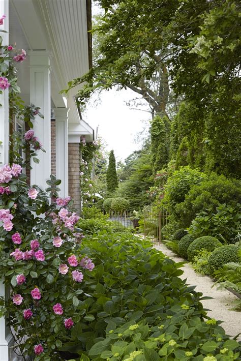 Mix And Chic Book Review Out East Houses And Gardens Of The Hamptons