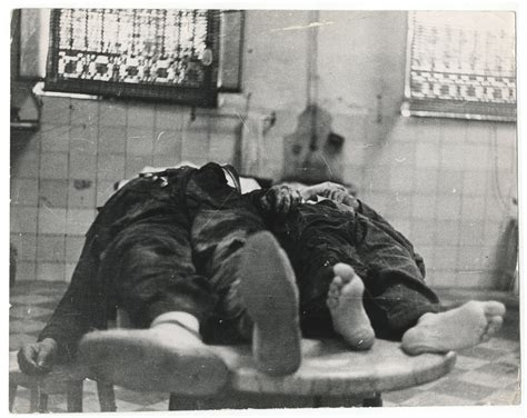 [Air raid victims in the morgue, Valencia] | International Center of