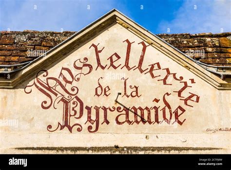 Hostellerie De La Pyramide Sign Writing Bellac Haute Vienne 87