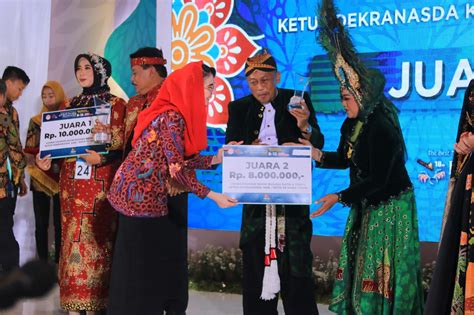 Infopublik Batik Motif Reog Juara Dua Fashion Show Busana Batik Dan