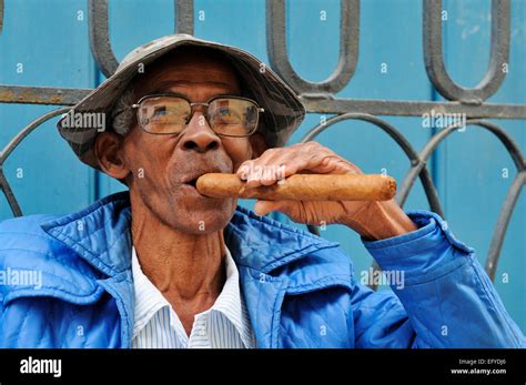 Cuban Man Old Cuban Man Cigar Smoker Cigar Hi Res Stock Photography And