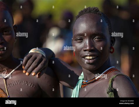 las mujeres de la tribu bodi hana mursi valle de omo etiopía fotografía de stock alamy