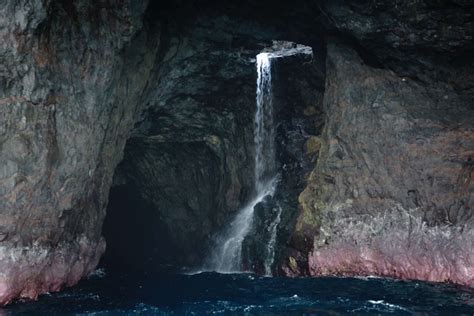Best Sea Caves In The World Fingals Cave Blue Grotto And More