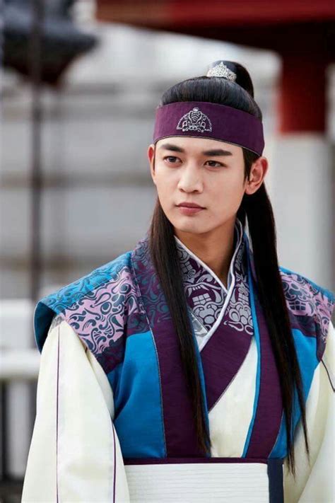 Best newcomer in a variety show. #shinee #kpop #funny #minho #hwarang