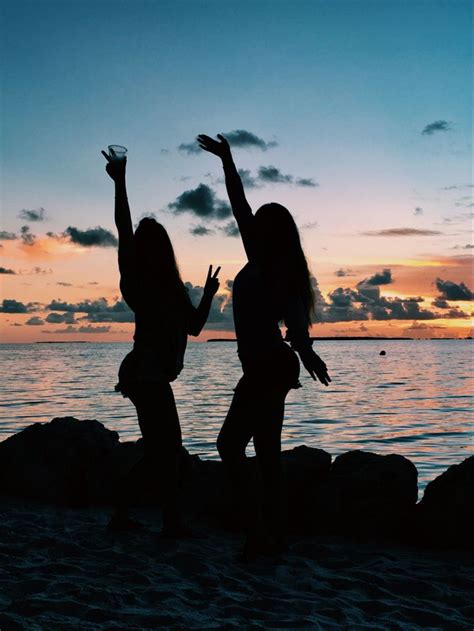 Search your top hd images for your phone, desktop or website. Best friends 💕 | Silhouette pictures, Besties pictures ...