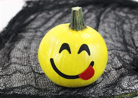 Make These No Carve Emoji Pumpkins For Halloween