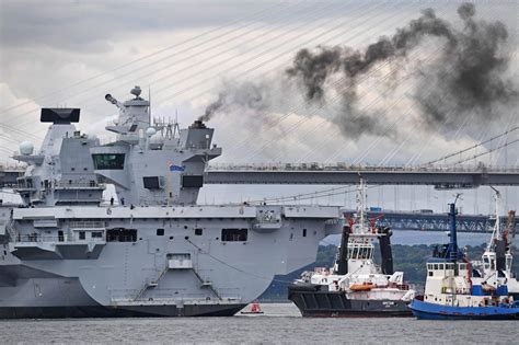 Hms queen elizabeth was quickly placed into active wartime service during january of 1915. Smoky HMS Queen Elizabeth 1700 × 1133 : WarshipPorn