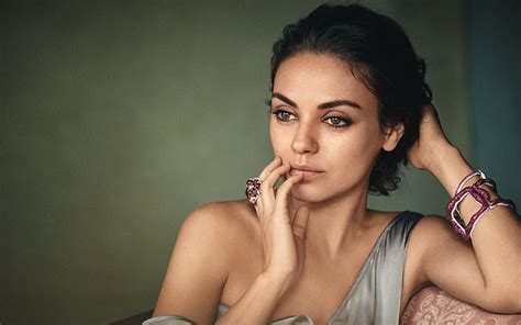 mila kunis eyes a makeup combo that makes your eyes glow to steal from mila kunis glamour