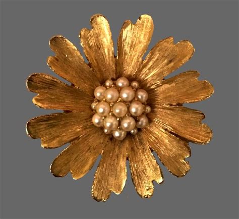 Beautiful Gold Tone Flower Brooch With Faux Pearls In The Center Kaleidoscope Effect