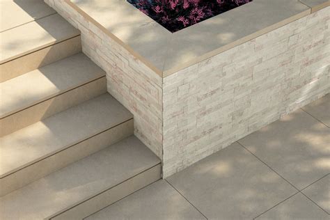Clean Look With Porcelain Pavers I Like The Step Design The Stacked