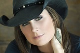 Terri Clark Finds Her Smile Again With ‘Roots & Wings’