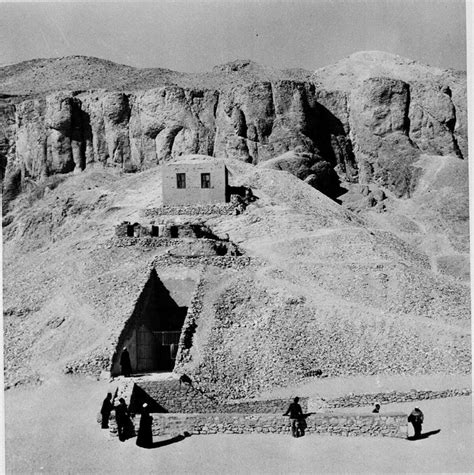 hello tut carter enters the king s tomb feb 16 1923