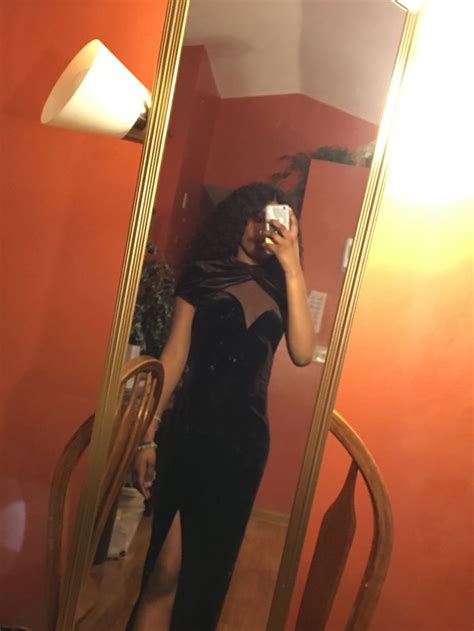 Pin By Eenyie On Prom 2019 Mirror Selfie Scenes Mirror