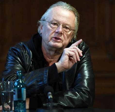 „das gebäude repräsentiert für uns ein bedeutsames stück das grundstück und haus schiffbauerdamm 19 habe der gewerkschaftsbund der angestellten im jahr. Castorf inszeniert Verdi-Oper in Berlin - WELT