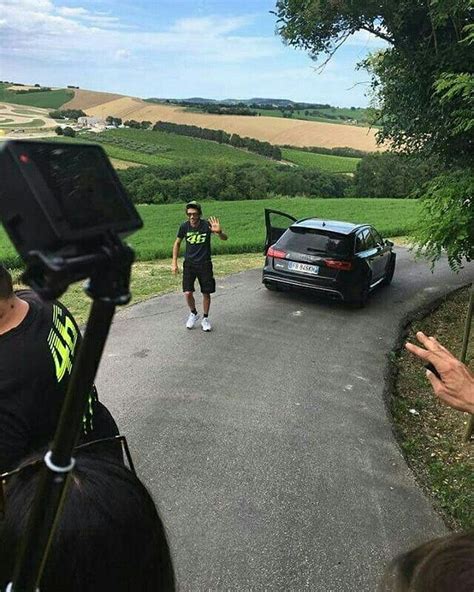 Le più belle foto della pallavolista, nata un mese prima di valentino rossi e ancora assai apprezzabile. Vale in Motoranch Tavullia