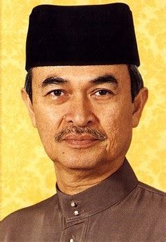 Tun hussein ialah perdana menteri malaysia yang ketiga. Jalur Gemilang: Perdana Menteri Malaysia Kelima