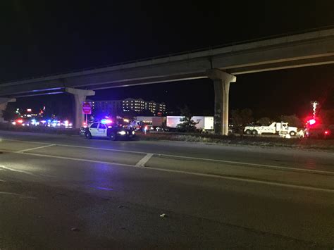 Tractor trailer crash closes SB I-35 in Austin for hours | kvue.com