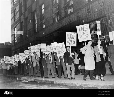 Labor Union Picket Line Black And White Stock Photos And Images Alamy