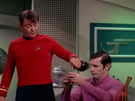 Did Star Trek Never Show Scottys Full Right Hand On The Show