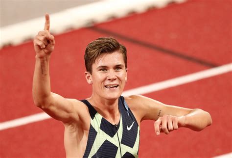 Jakob ingebrigtsen wins the 2018 european 1500m title in berlin from marcin lewandowski (l) and jake wightman. Jakob Ingebrigtsen brøt drømmegrense og satte europeisk rekord