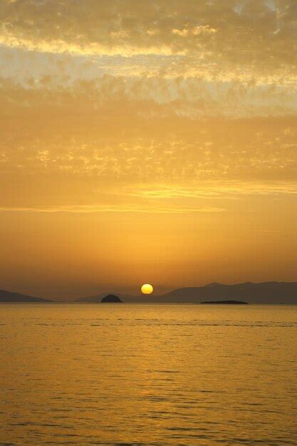 Premium Photo Sunset On The Beach Seaside Town Of Turgutreis And