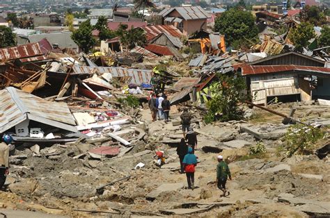 Indonesia Tsunami Harrowing Pictures Show Shattered Towns Where