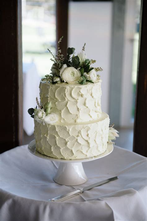 2 tier elegant rustic wedding cake