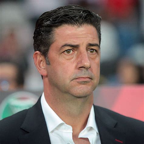 The benfica's coach admits that the situation is now more complicated, nevertheless, he promises that benfica will fight until the end. Rui Vitória : «Nunca quis sair, nem quero»