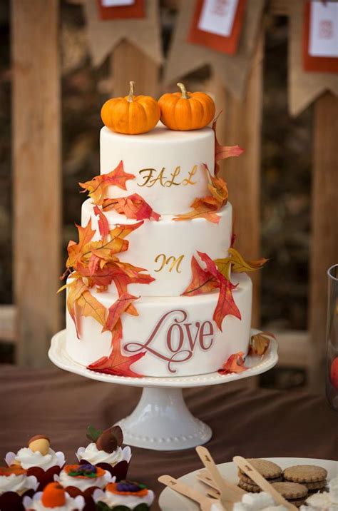We Re Falling For These Fall Inspired Wedding Cakes Pumpkin