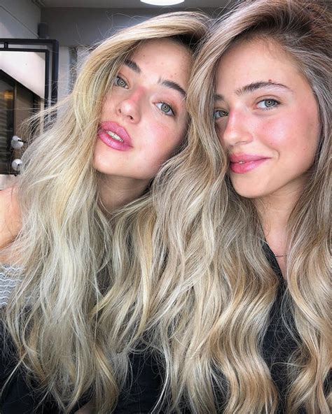 Twins Sisters With Beautiful Blonde Vanila Highlights Idéias De