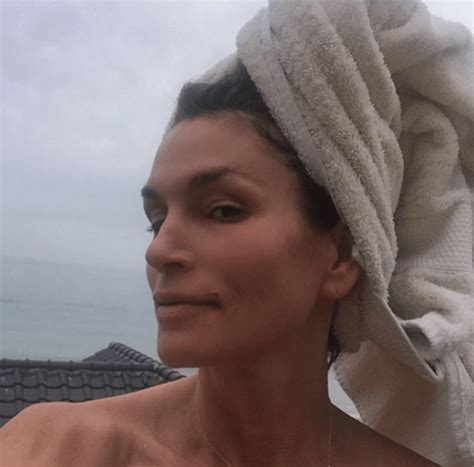 Cindy Crawford No Makeup Bare Face Selfies Pics