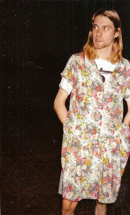 A little tutorial on how to dress like the last real rockstar and nirvana leader kurt cobain. Kurt Cobain also wore a dress like Robert smith | Kurt cobain dress, Men dress, Kurt cobain