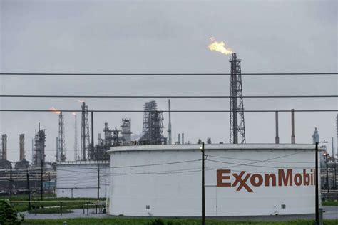 Exxon Begins Rebooting Second Biggest Us Refinery In Baytown