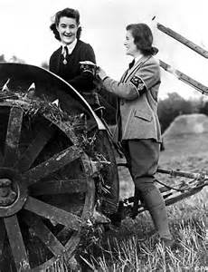 Wartime Land Girls Awarded For Their Work 60 Years On Daily Mail Online