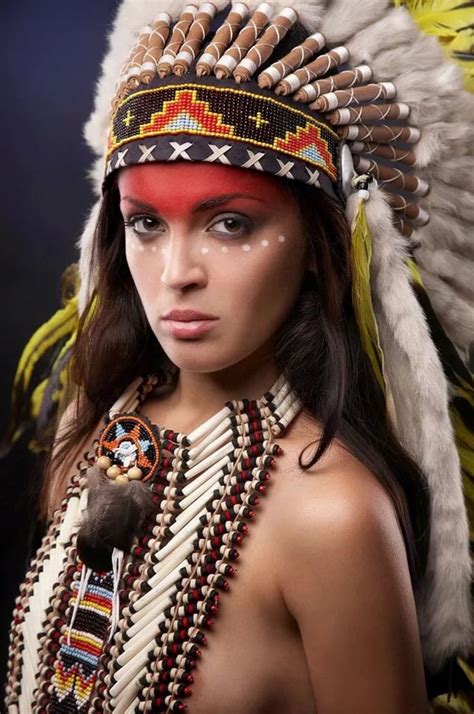 Pin By Graham Smith On Native American Headdress Native American Girls Native