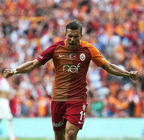 Der bundesligist kündigte eine kurzfristige zusammenarbeit mit ihm an, man wolle den. Lukas Podolski stürmt mit Köln-Hymne „Liebe deine Stadt ...