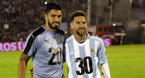 Overall, argentina had 18 shots, to chile's five with bravo coming to la roja's rescue on more than one occasion. Argentina vs. Uruguay: Lionel Messi y Luis Suárez ...
