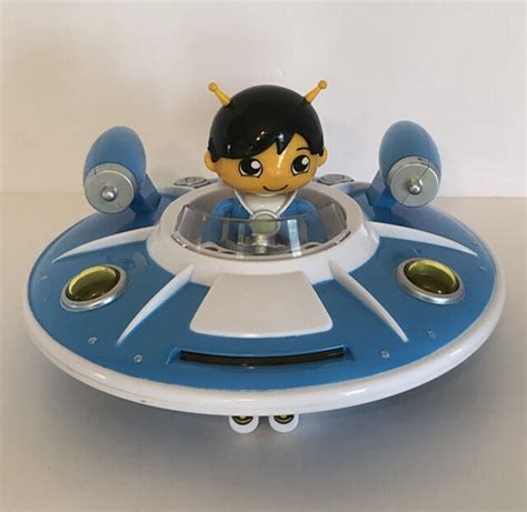 Ryans World Blue Toy Spaceship Ufo With Alien Figure Lights Up
