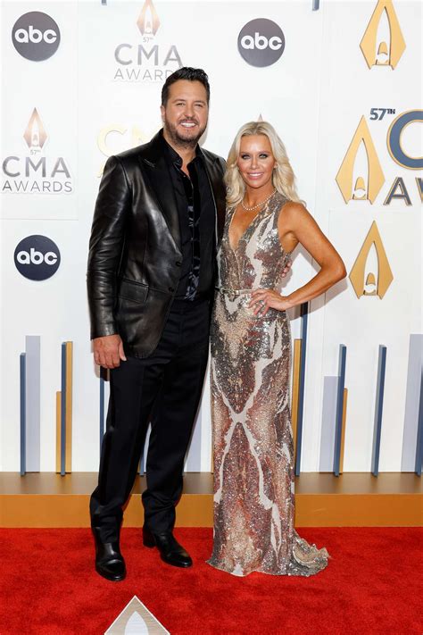 Cma Awards 2023 All The Looks On The Star Studded Red Carpet Abc News