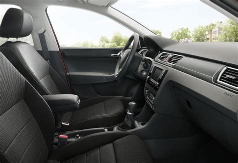 Az utastér és a műszerfal egy facelifthez képest meglepő módon teljesen új, és itt ismét a scala belsejéből merítettek ihletet a tervezők. Skoda Rapid Spaceback 1.2 TSI Test: Frischzellenkur für ...