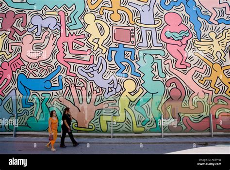 Keith Haring S Pintura Mural Tuttomondo Pisa Toscana Italia Fotografía