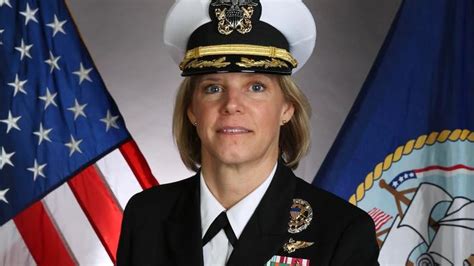 amy bauernschmidt first woman to take command of an american nuclear aircraft carrier the