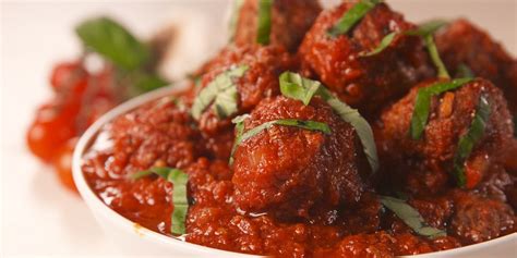 We have dozens of delicious dinners that come together in no time! Crockpot Meatball Ideas - Allope #Recipes