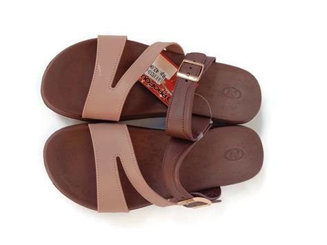Jika permukaan sprei tampak kasar dan kaku, maka sebaiknya kamu urungkan niat untuk membelinya meskipun harganya lebih murah. Dimana Beli Sandal Sendal Wanita New Era Murah Nyaman ...