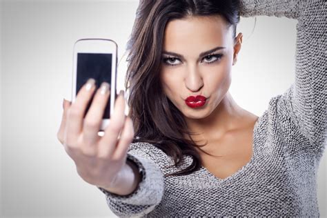 5 interesting ways to take perfect selfies