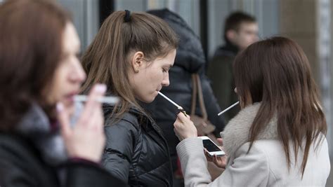 Russian President Oks Ban On Smoking In Public Places