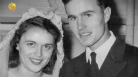 回忆老布什的爱情史：与妻子一见钟情，战后走进了婚姻殿堂 凤凰网视频 凤凰网